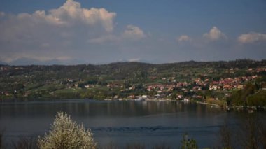 Geniş atış göl Viverone, İtalya.