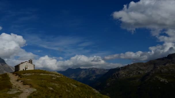 Ceresole (Torino), Itálie - Sectember 5, 2012: záblesk národního parku grand paradise — Stock video