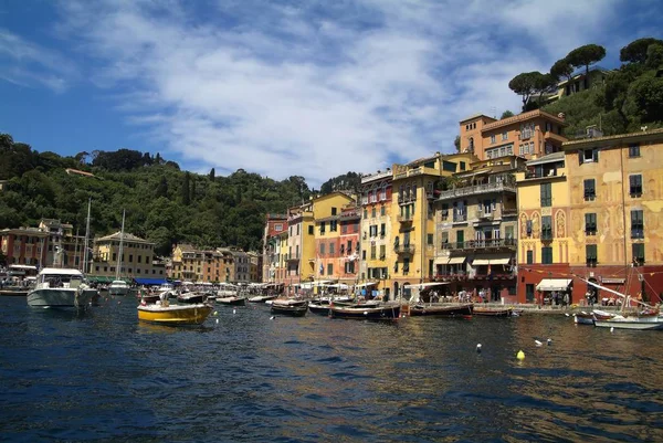 Portofino, Olaszország-május 4, 2016: festői kikötő Portofino, — Stock Fotó