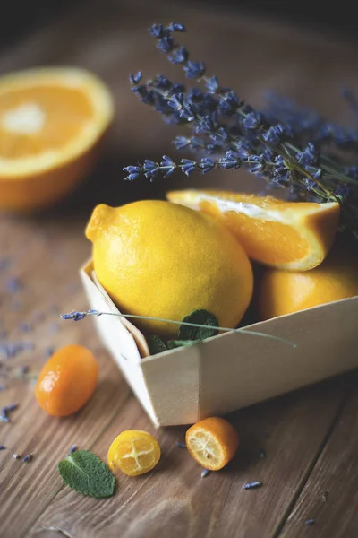 limon ve lavanta ile natürmort