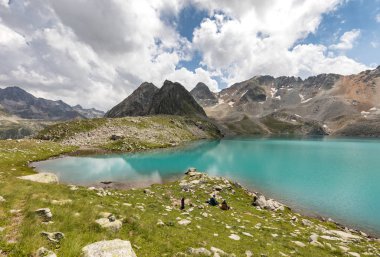 Mavi Murujinskoe Gölü. Dombai, ne yapıyorsun? Rusya