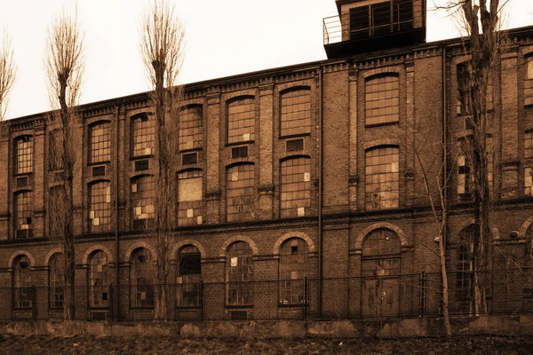 Eski Sanayi sahipsiz sepya rengi inşa