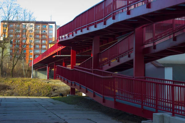 Νέο Χάλυβα Κόκκινου Γέφυρα Πάνω Από Τον Σιδηρόδρομο Στην Frydek — Φωτογραφία Αρχείου