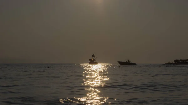 Θέα Του Ηλιοβασιλέματος Από Θάλασσα Πλοίο Brela Στην Κροατία — Φωτογραφία Αρχείου