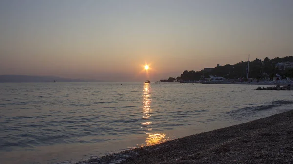 Θέα Του Ηλιοβασιλέματος Από Θάλασσα Brela Στην Κροατία — Φωτογραφία Αρχείου