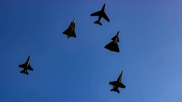 Escuadrón Combate Aviones Supersónicos Cielo Azul —  Fotos de Stock