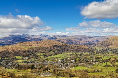 Çift Langdale fells doğru seyir Pike görünümünden.