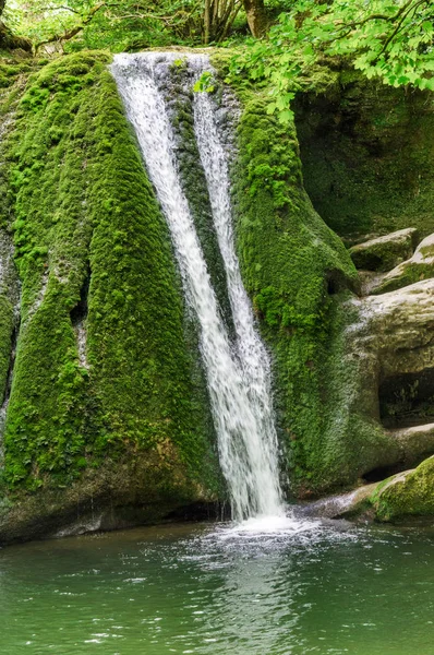 Janets Foss cachoeira no Yorkshire Dales . — Fotografia de Stock