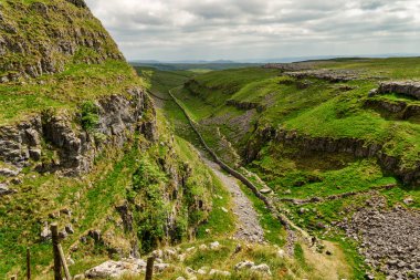 Kuzey İngiltere'nin Yorkshire Dales kuru vadide.