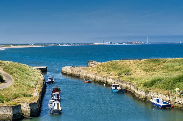 Seaton Sluice Harbour, a small inlet in Northumberland, Northern England. — Stock Photo, Image