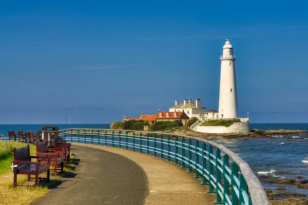 Whitley Bay, promenade St Marys deniz feneri ile. — Stok fotoğraf