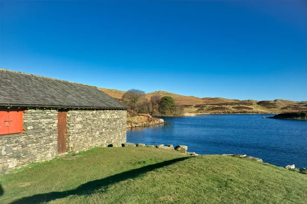 Gurnal Dubs: Bir tarn, Stavely yakınlarında, İngiliz Lake District. — Stok fotoğraf