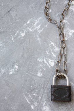 zincir gri beton zemin üzerine