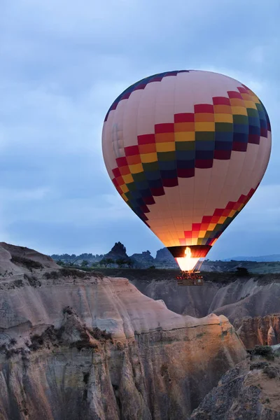 Een Weergave Van Gekleurde Ballonnen Vliegen Vallei Van Liefde Bij — Stockfoto