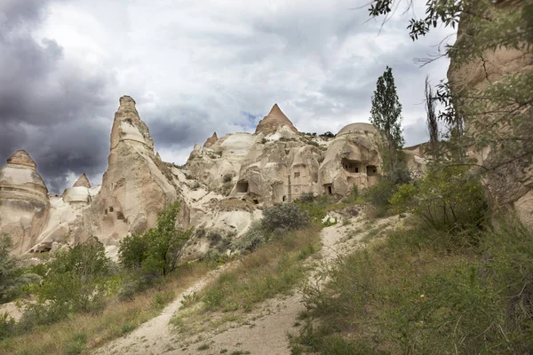 Grottes Abandonnées Dans Les Montagnes Cappadoce Contre Ciel Bleu — Photo