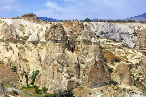 Scogliere Arenaria Rossa Bianca Antiche Grotte Paesaggio Montano Valli Cappadocia — Foto Stock