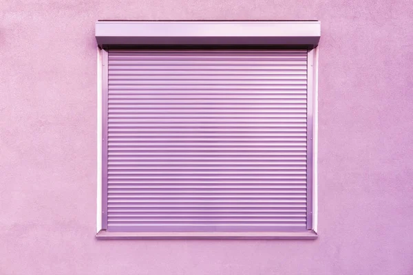 Light Pink Metal Blinds Windows Facade House — Stock Photo, Image