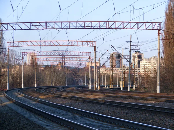 Prospettiva Molte Ferrovie Più Corsie Treni Elettrici Con Linee Elettriche — Foto Stock