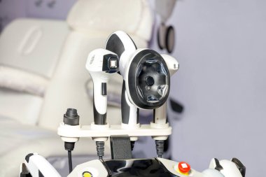 Tüm cilt sorunlarını tedavi etmek için çeşitli tıbbi kozmetik aletler, liposuction ve masaj makineleri kullanıldı. Donanım kozmetolojisi. Uzayı kopyala Yakın plan..