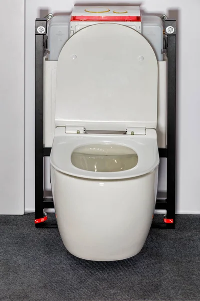 Toilet Putih Dengan Sistem Dinding Tersembunyi Modern Dan Mekanisme Flush — Stok Foto