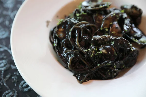 Спагетти Чернилами Кальмара Итальянская Еда — стоковое фото