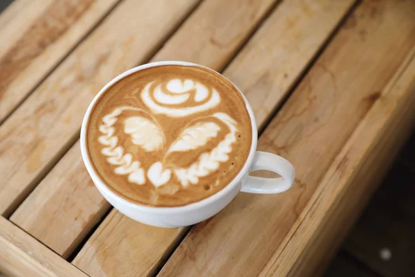 Cappuccino Mit Latte Art Kaffee Aus Milch Auf Dem Holztisch — Stockfoto