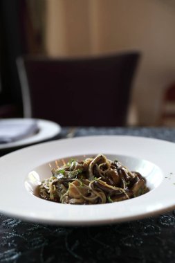 Spagetti truffle krema soslu mantar