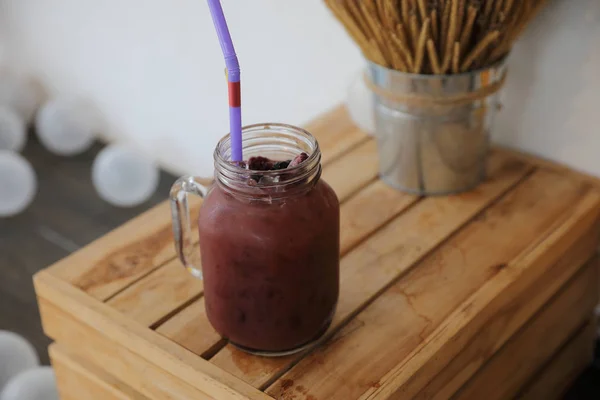 Mezcla Jugo Bayas Sobre Fondo Madera — Foto de Stock