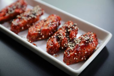 Kore kızarmış tavuk pilav ile 