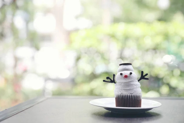 Schneemann Cupcake Auf Grünem Hintergrund — Stockfoto