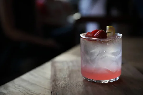 Succo Fragola Con Soda Fondo Legno — Foto Stock