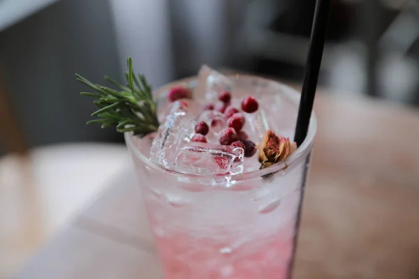 Erdbeersaft Cocktail Mit Soda Auf Holz Hintergrund — Stockfoto