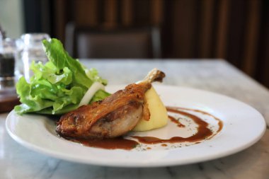 confit de uydurma, sebze ile ördek confit