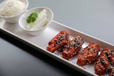 Kore kızarmış tavuk pilav ile 