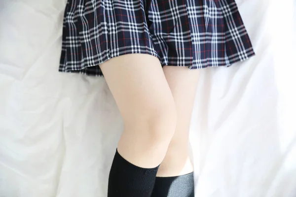 Retrato Japonés Escuela Chica Traje Piernas Blanco Tono Cama Habitación —  Fotos de Stock