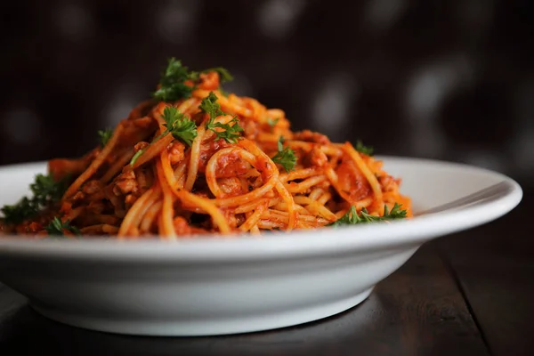 Espaguetis Boloñesa Sobre Fondo Madera Comida Italiana —  Fotos de Stock