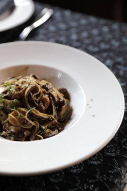 Spagetti truffle krema soslu mantar