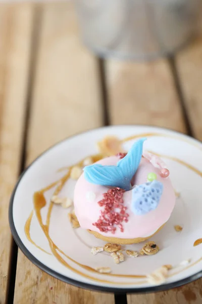 Schicker Donut Mit Süßer Meerjungfrau Der Spitze — Stockfoto