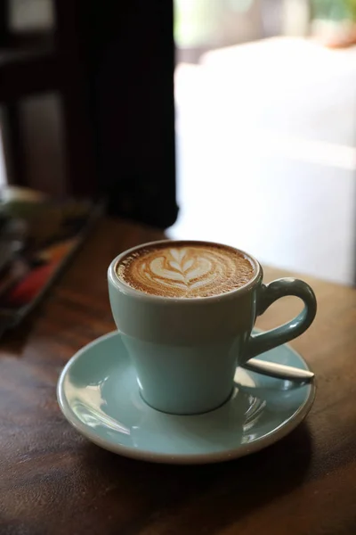 Káva Cappuccino Nebo Latte Art Mléka Dřevěném Stole Kavárně — Stock fotografie