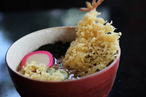 Makaron Udon Tempura Smażone Krewetki Japoński Żywności — Zdjęcie stockowe