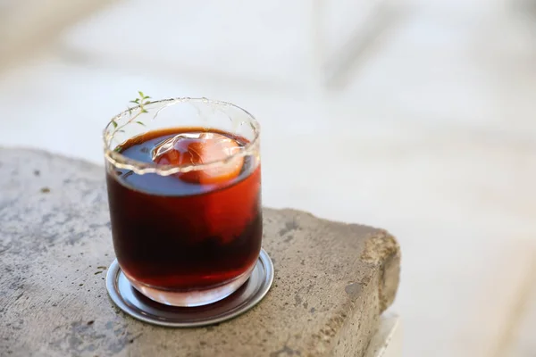 Ouderwetse Alcoholische Cocktail Met Sault Garnituur — Stockfoto