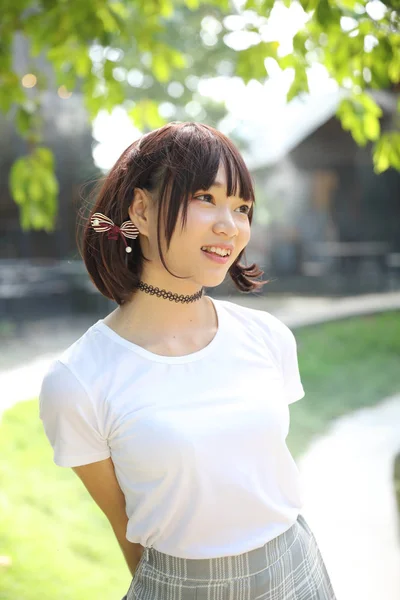 Portret Mooi Aziatisch Meisje Zoek Glimlach Natuur Laat Buiten — Stockfoto