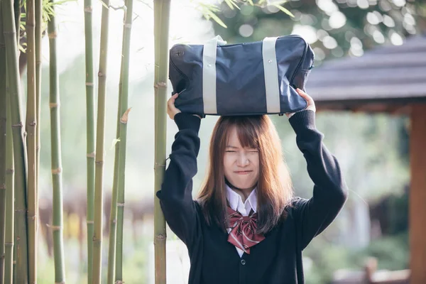 Portrait Asiatique Japonais École Fille Costume Dans Japonais Jardin — Photo