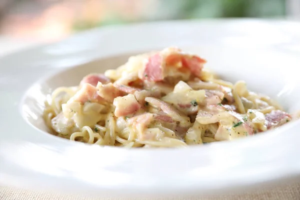 Espaguetis Carbonara Salsa Blanca Con Tocino Queso —  Fotos de Stock