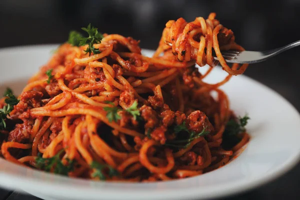 Espaguetis Boloñesa Sobre Fondo Madera Comida Italiana —  Fotos de Stock