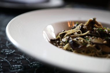 Spagetti truffle krema soslu mantar