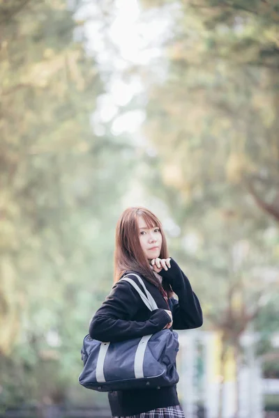 Retrato Asiático Japonés Escuela Chica Traje Buscando Parque Aire Libre —  Fotos de Stock
