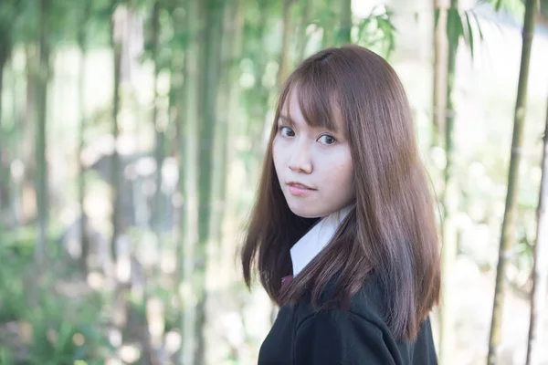 Retrato Asiático Japonês Escola Menina Traje Olhando Para Parque Livre — Fotografia de Stock