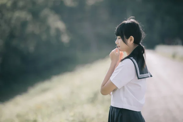 Retrato Asiático Japonês Escola Menina Traje Olhando Para Parque Livre — Fotografia de Stock