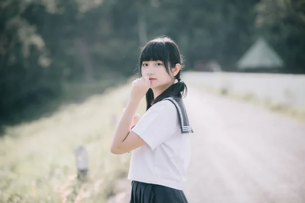 Porträtt Asiatiska Japanska School Girl Kostym Tittar Park Utomhus Film — Stockfoto